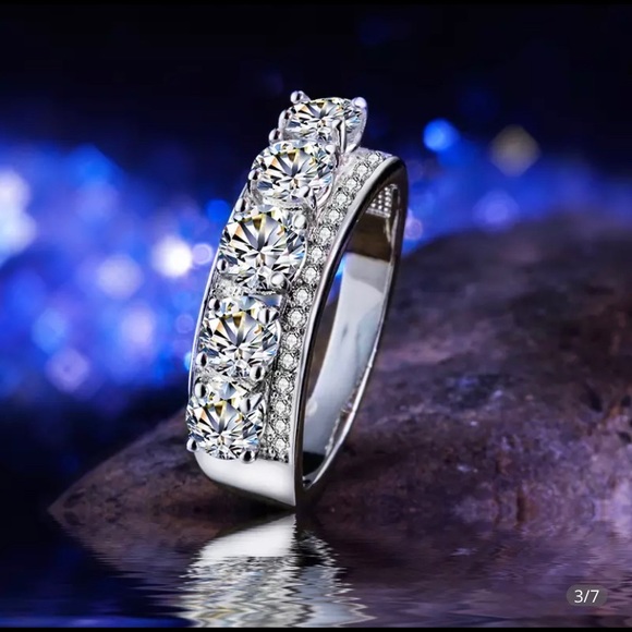 Ring - Picture 3 of 7